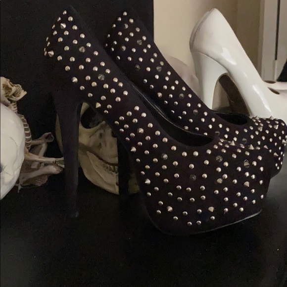 Heels 👠 - Picture 2 of 3
